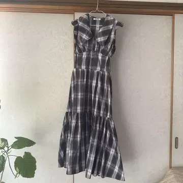 SNIDEL 체크 무늬 슬리브리스 원피스