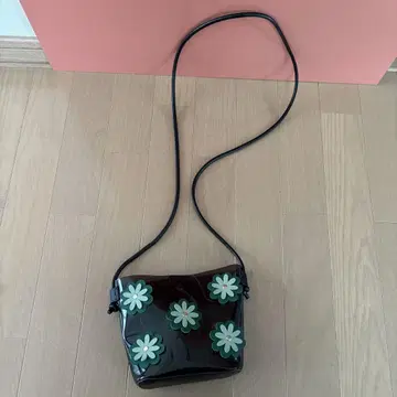 플라워 장식 블랙 숄더백