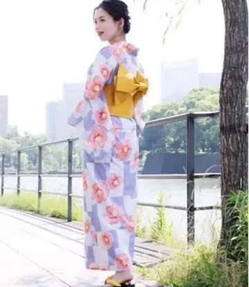 꽃무늬 유카타 세트 (파란색, 보라색, 노란색 오비, 일본 나막신)