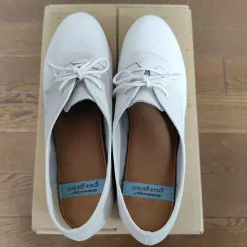화이트 가죽 신발