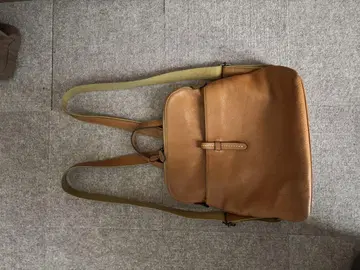 카멜 가죽 백팩