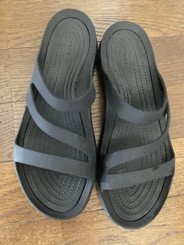 크록스 블랙 샌들