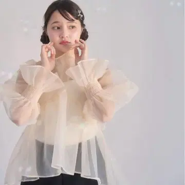 무게트 오간디 펄럼 블라우스