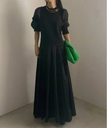 KNIT DOCKING VOLUME DRESS 블랙 S 사이즈