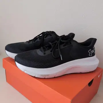 Under Armour 언더아머 러닝화 블랙 28cm