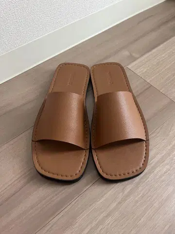 가죽 플랫 샌들