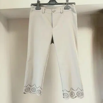 JUDY COLLECTION 7부 기장 팬츠 밑단 꽃 무늬 컷워크 베이지