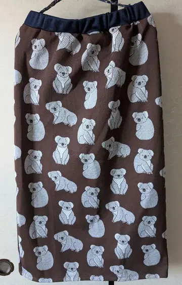 코알라 패턴 타이트 스커트 브라운 디디지지