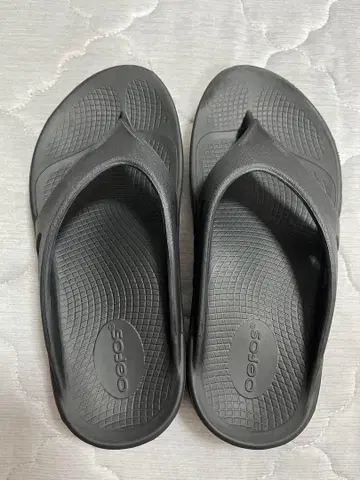 Oofos 블랙 우포스 리커버리 샌들