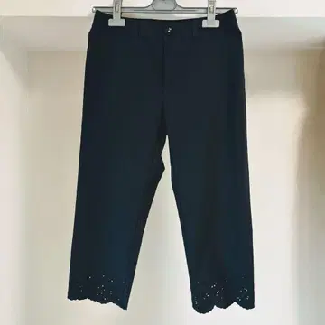JUDY COLLECTION 7부 기장 팬츠 밑단 꽃 무늬 컷워크 네이비