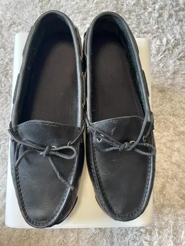 블랙 가죽 로퍼 모카신