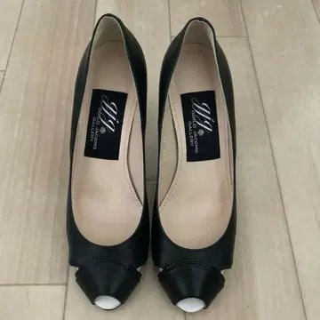 블랙 가죽 오픈토 펌프스
