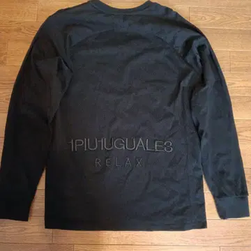 1PIU1UGUALE3 블랙 긴팔 티셔츠