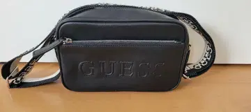 GUESS 블랙 메신저 백