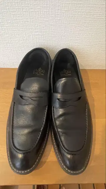 Erings Crown 블랙 가죽 슬립온 슈즈 로퍼