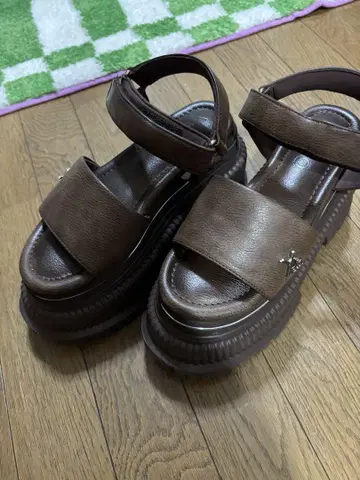 공식 사이트 완판템 yello 통굽 샌들 S