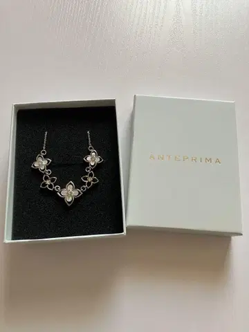 ANTEPRIMA 플라워 모티브 목걸이
