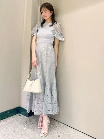 snidel 컷워크 세미 플레어 스커트