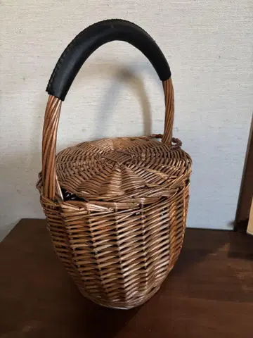 뚜껑이 있는 바스켓 백 미사용품