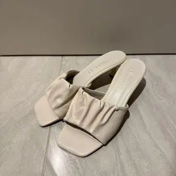 루타론 새상품급 샌들(아이보리)