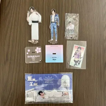 Snow Man 라울 아크릴 스탠드 3개와 부적 키링 세트