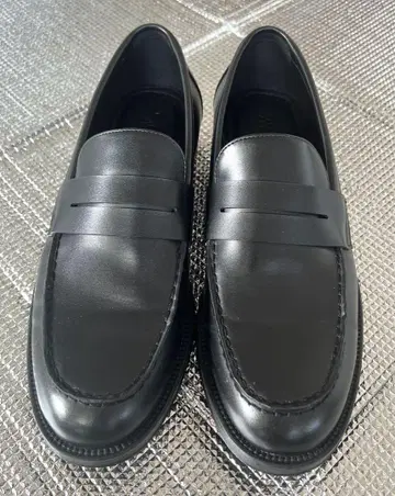 자라 블랙 검정 26.5 가죽 로퍼 새상품급 미사용품