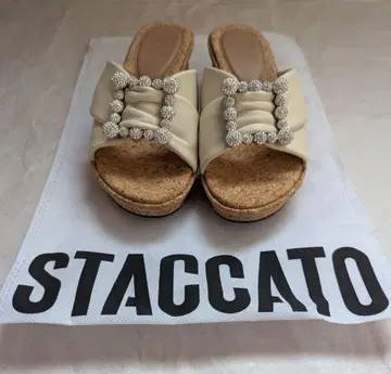 STACCATO 코르크 샌들 화이트 비쥬 장식