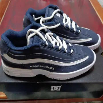 DC Women's Legacy Lite 스니커즈 6 (US)