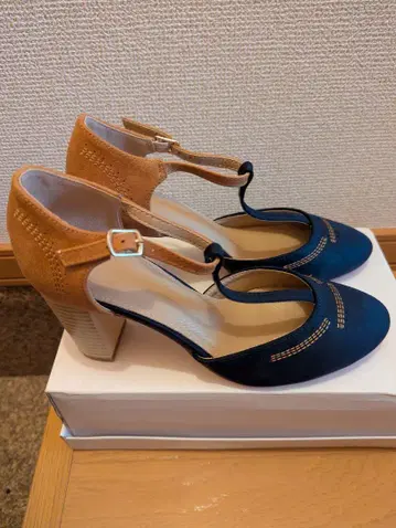 파랑과 브라운 스트랩 하이힐 사이즈 38(24.0cm)