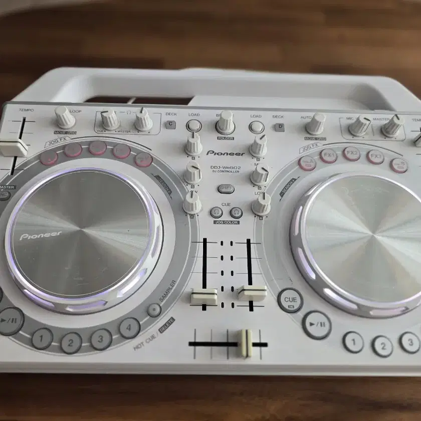 Pioneer DDJ-WeGo 2-W DJ Controller, White (Open Box) — Rock
