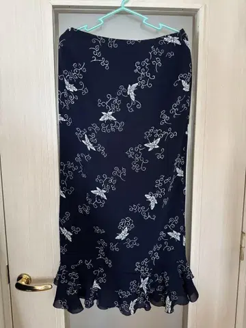 HANAEMORI 네이비 꽃무늬 타이트 롱 스커트