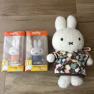 미피 봉제 인형과 피규어 세트