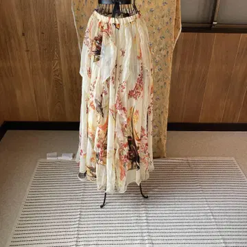 꽃무늬 롱 스커트 크림색