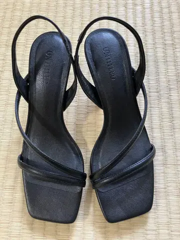UNTITLED 블랙 스트랩 샌들 22.5cm