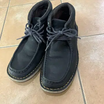 Clarks 가죽 하이컷 부츠 블랙