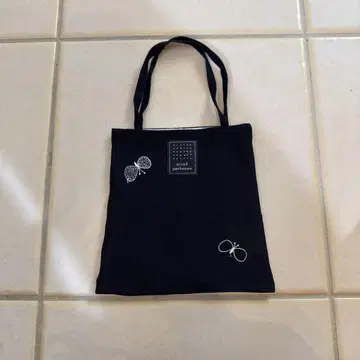 블랙 리브 니트 토트백 나비 자수