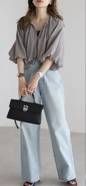 그레이 벌룬 슬리브 셔츠