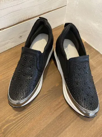MUUM 무무 통굽 인힐 슬립온 BLK 비쥬 장식 L