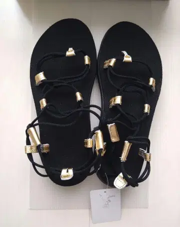 Teva 블랙 / 골드 스포츠 샌들 23cm 택 포함 새상품