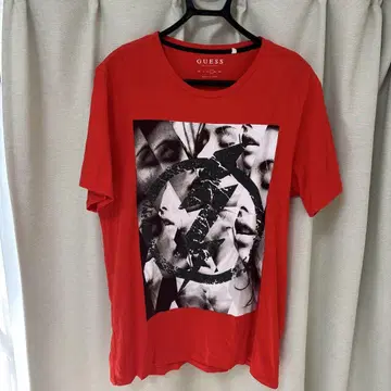 GUESS 오렌지 그래픽 티셔츠