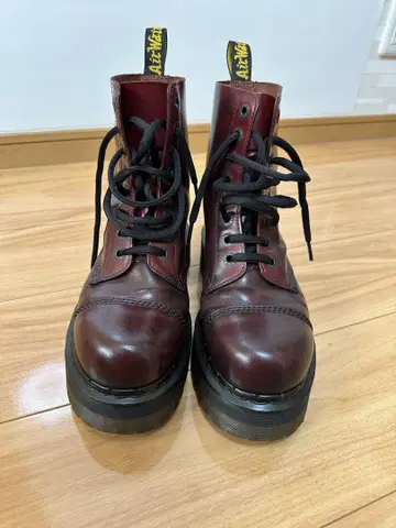 Dr.Martin 레어 크레이지 봄 닥터마틴 체리 레드