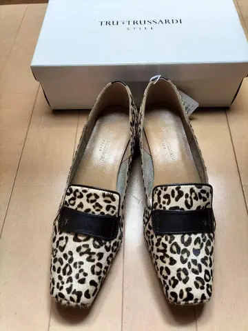 TRUSSARDI 플랫 슈즈 (24cm)