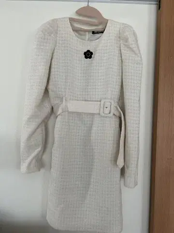 마리콴트 화이트 벨트 포함 긴팔 무릎 기장 원피스 M