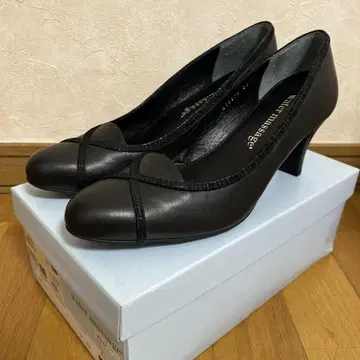 블랙 가죽 오픈토 펌프스 미들 힐