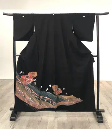 화학 섬유 블랙 전통 예복 기모노 흐르는 물과 학 자수
