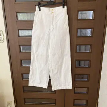 화이트 와이드 실루엣 치노 팬츠
