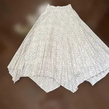 화이트 도트 무늬 변형 플리츠 스커트