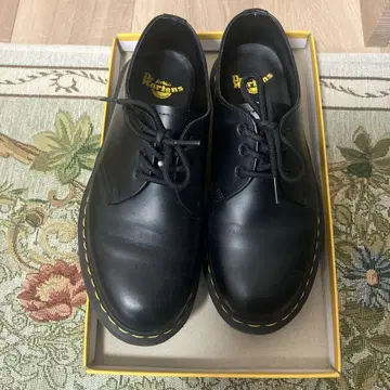 Dr. Martens AirWair 블랙 신발