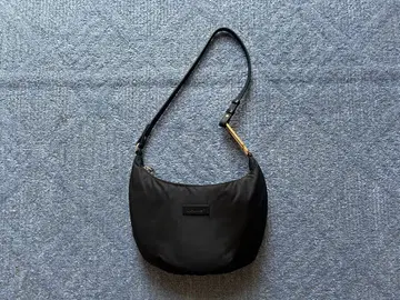 오프화이트 페이퍼클립 호보 나일론 28 / 블랙