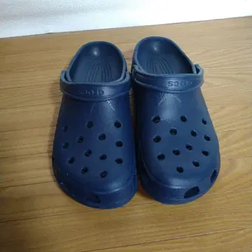 Crocs 네이비 크로그 샌들 XXL